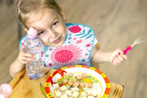 CANPOL Śliniak zmywalny na rzep z kieszenią KWIATY CANPOL Śliniak zmywalny na rzep z kieszenią KWIATY