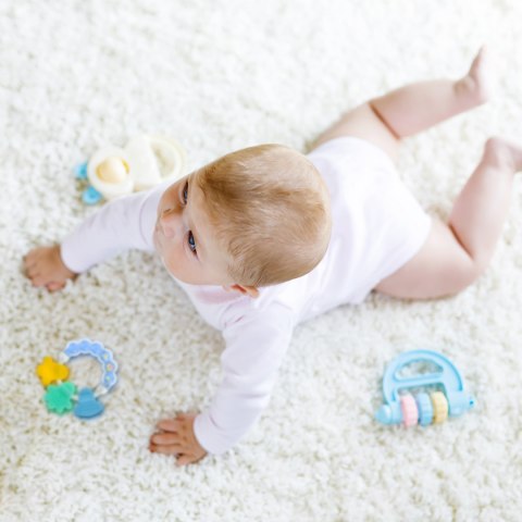 Gryzak silikonowy na ząbkowanie Akuku grzechotka z wypustkami 3 końcówki