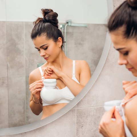 Laktator elektryczny muszlowy Babyono Shelly bezprzewodowy kompaktowy 150ml