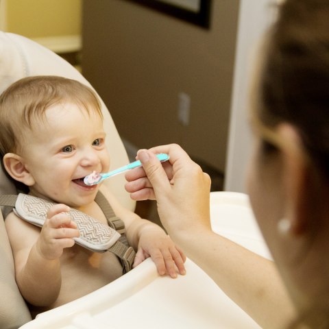 Łyżeczka do karmienia niemowląt Babyono miękka silikonowa niebieska Łyżeczka do karmienia niemowląt Babyono miękka silikonowa niebieska