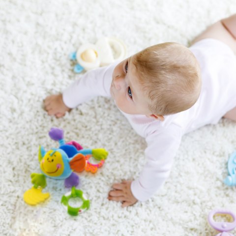 Zawieszka do wózka Eurobaby małpka sensoryczna grzechotka gryzak niebieska Zawieszka do wózka Eurobaby małpka sensoryczna grzechotka gryzak niebieska