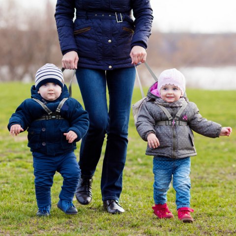 Szelki bezpieczeństwa dla dzieci Babyono do nauki chodzenia szaro różowe Szelki bezpieczeństwa dla dzieci Babyono do nauki chodzenia szaro różowe