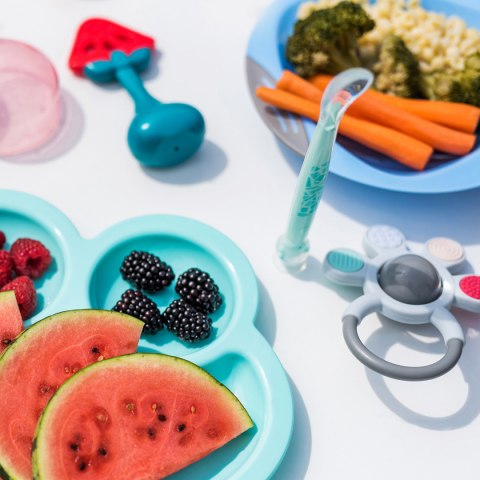 Gryzak silikonowy BabyOno Ortho z grzechotką sensoryczny na ząbkowanie Gryzak silikonowy BabyOno Ortho z grzechotką sensoryczny na ząbkowanie
