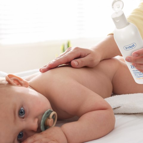 Oliwka do masażu pielęgnacyjna Ziajka dla niemowląt rumianek wit F 270 ml Oliwka do masażu pielęgnacyjna Ziajka dla niemowląt rumianek wit F 270 ml