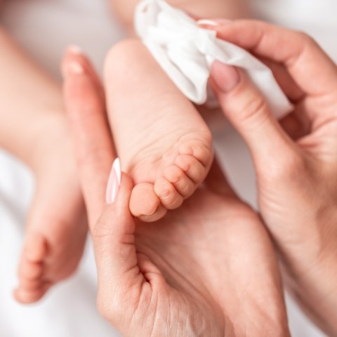 Chusteczki nawilżane Kindii Sensitive z pantenolem dla niemowląt 60 szt Chusteczki nawilżane Kindii Sensitive z pantenolem dla niemowląt 60 szt