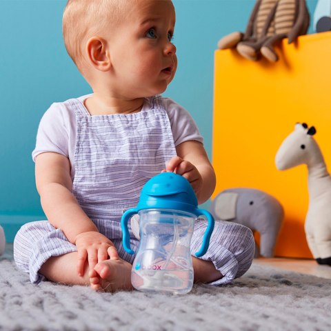 Bidon Bbox Kubek z obciążoną słomką z uchwytami zamykany do nauki 240 ml 6+ BB00508 Bidon Bbox Kubek z obciążoną słomką z uchwytami zamykany do nauki 240 ml 6+ BB00508