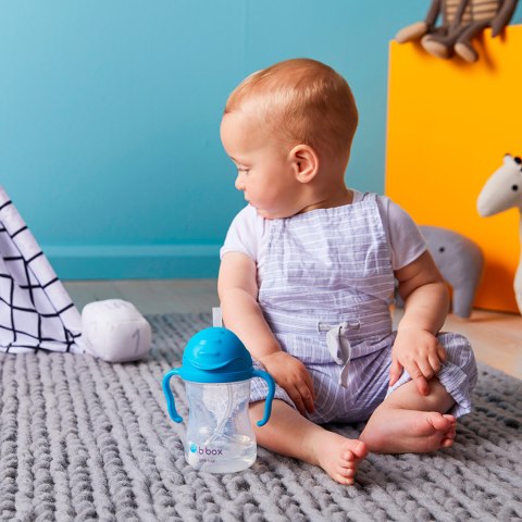 Bidon Bbox Kubek z obciążoną słomką z uchwytami zamykany do nauki 240 ml 6+ BB00508 Bidon Bbox Kubek z obciążoną słomką z uchwytami zamykany do nauki 240 ml 6+ BB00508