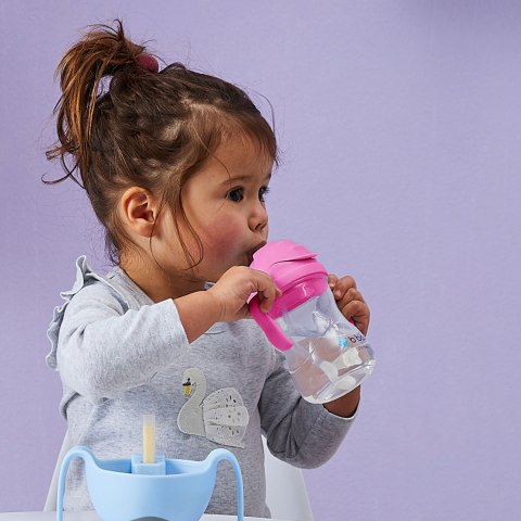 Bidon Bbox Kubek z obciążoną słomką z uchwytami zamykany do nauki 240 ml 6+ BB00511 Bidon Bbox Kubek z obciążoną słomką z uchwytami zamykany do nauki 240 ml 6+ BB00511