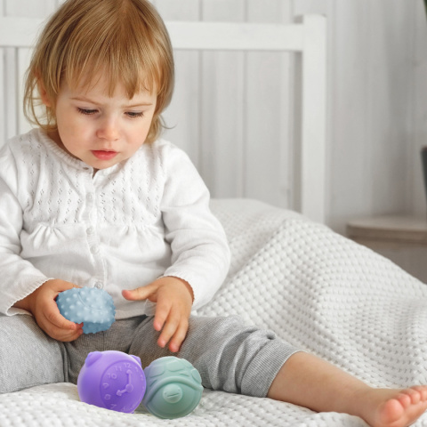 Zabawki sensoryczne piłeczki Akuku kolorowe miękie gumowe gwiżdżące 6 szt Zabawki sensoryczne piłeczki Akuku kolorowe miękie gumowe gwiżdżące 6 szt