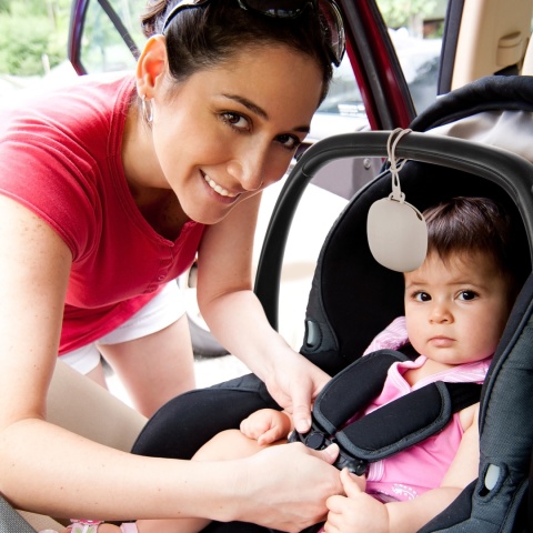Etui Canpol na dwa smoczki silikonowe z zawieszką uchwytem beżowe
