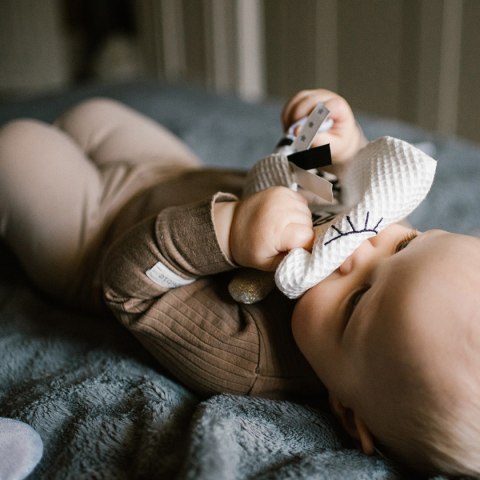 BabyOno PRZYTULANKA KONTRASTOWA SZELEŚCIK Chmurka Bawełna 0+ BabyOno PRZYTULANKA KONTRASTOWA SZELEŚCIK Chmurka Bawełna 0+