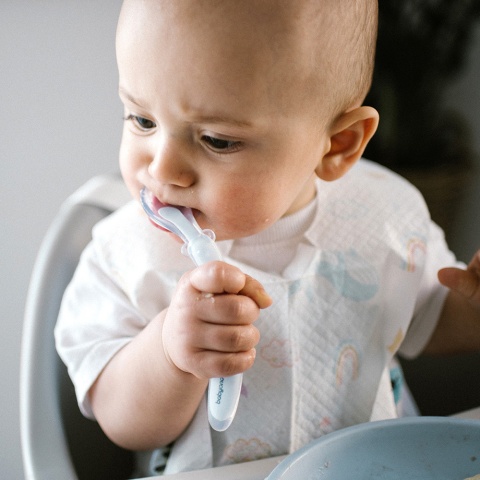 BabyOno Śliniak jednorazowy z kieszonką miękki mocny zestaw 10 szt 6+