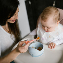 BabyOno silikonowa miseczka z przyssawką do nauki jedzenia niebieska 6+