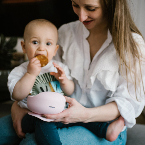 Talerzyk z przyssawką BabyOno silikonowa miseczka do nauki jedzenia różowa Talerzyk z przyssawką BabyOno silikonowa miseczka do nauki jedzenia różowa