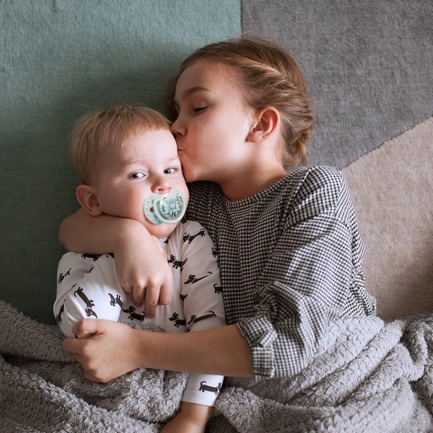 Smoczek LOVI uspokajający symetryczny silikon etui 6m+ 2pak 22/884boy