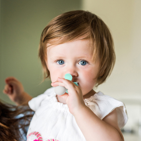 Sztućce dla dzieci ergonomiczne Babyono do nauki jedzenia w etui miętowe Sztućce dla dzieci ergonomiczne Babyono do nauki jedzenia w etui miętowe