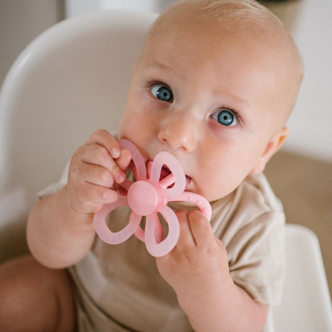 Gryzak sensoryczny silikonowy BabyOno na ząbkowanie do chłodzenia różowy Gryzak sensoryczny silikonowy BabyOno na ząbkowanie do chłodzenia różowy