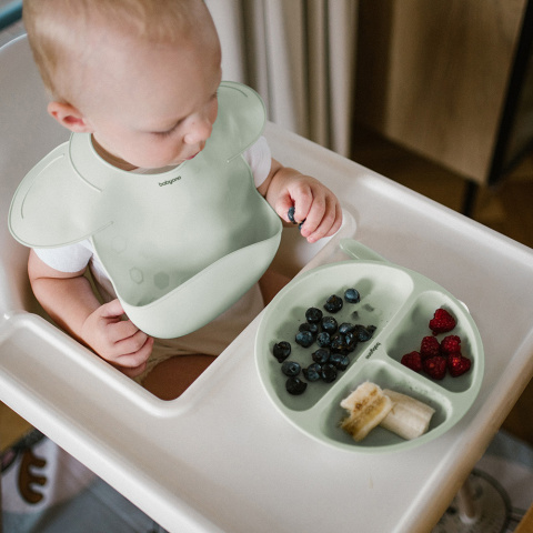 Talerzyk z przyssawką Babyono silikonowy do nauki jedzenia miętowy 6+ Talerzyk z przyssawką Babyono silikonowy do nauki jedzenia miętowy 6+