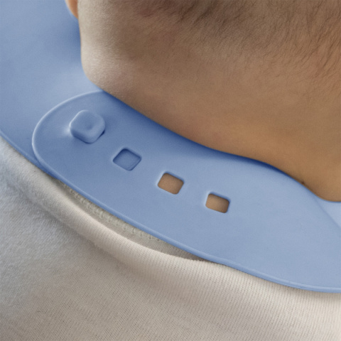 Śliniak silikonowy Babyono z kieszenią i regulacją zapięcia niebieski 6+