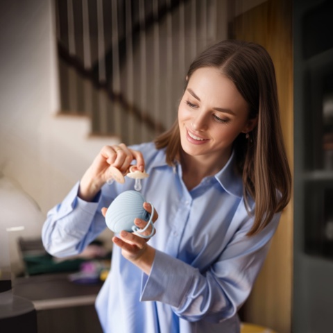 Etui na smoczek BabyOno pojemnik silikonowy zamykany na suwak niebieski
