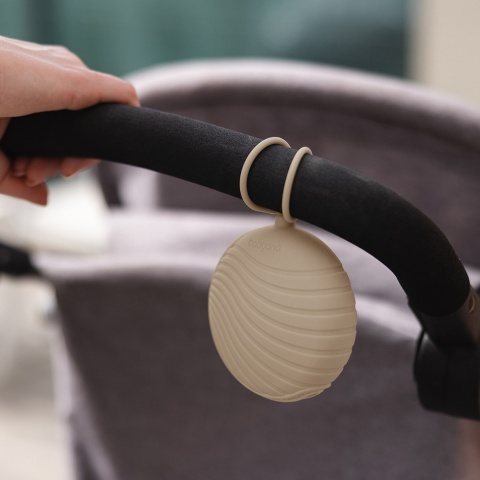 Etui na smoczek BabyOno pojemnik silikonowy zamykany na suwak beżowy