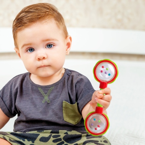 Grzechotka Canpol lekka dla niemowląt sztanga czerwono-zielona 0+