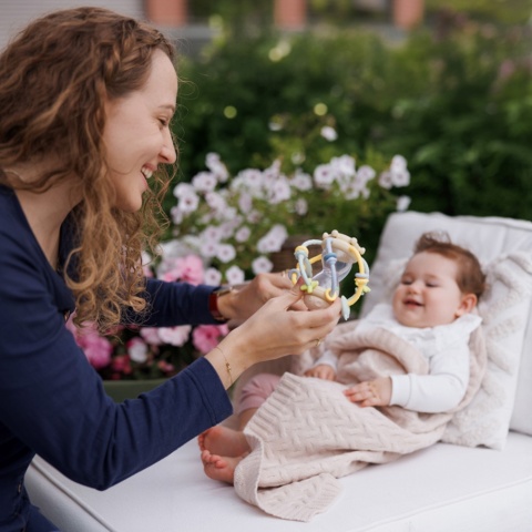 Zabawka sensoryczna dla niemowląt Babyono gryzak grzechotka Montessori