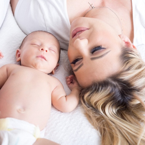 Podpaski poporodowe ze skrzydełkami Canpol na noc oddychające 8 szt.