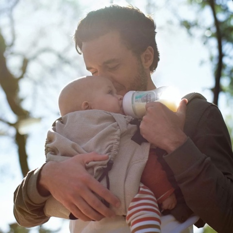 Smoczek Avent do butelki szeroki średni Philips Natural Response 3+ 2pak