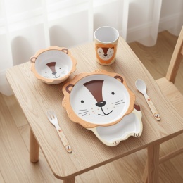 Kubek miseczka talerzyk sztućce zestaw do samodzielnego jedzenia Bocioland