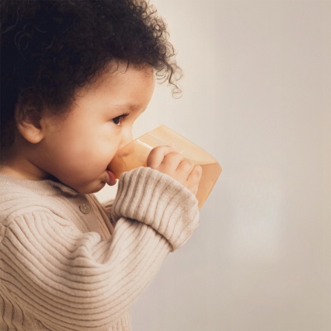 LOVI Kubek treningowy do nauki picia z uchwytami Genius 150 ml 6+ beżowy