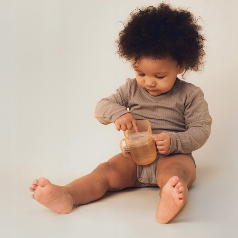 LOVI Kubek treningowy do nauki picia z uchwytami Genius 150 ml 6+ beżowy