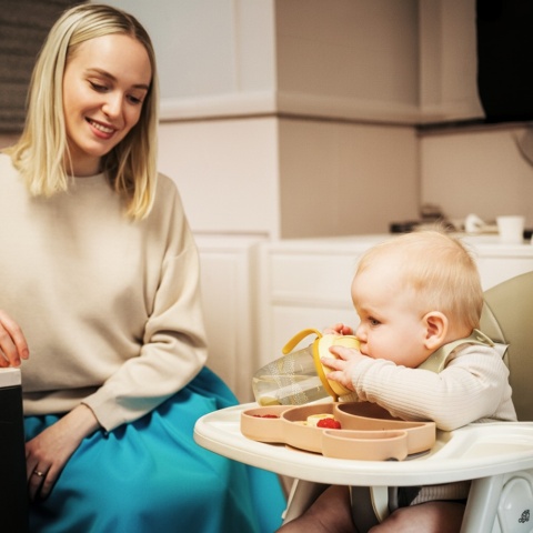 Bidon dla dzieci Canpol składana słomka z odważnikiem 270 ml 6+ beżowy
