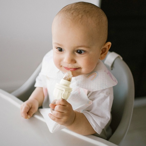 Gryzak dla niemowląt do podawania pokarmu i owoców silikonowy BabyOno Dino