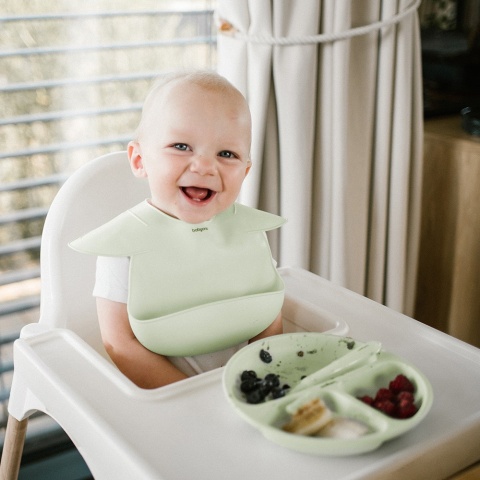 Śliniak silikonowy Babyono z kieszenią regulacją i ramionkami zielony 6+