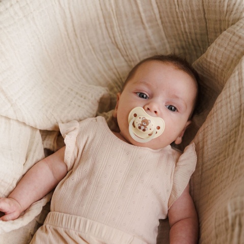 Smoczek uspokajający anatomiczny BabyOno silikon świeci 0m+ 2pak brąz beż