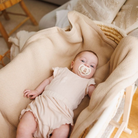 Smoczek uspokajający symetryczny BabyOno silikon świeci 0m+ 2pak beż brąz