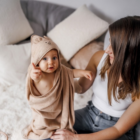 Ręcznik kąpielowy Babyono dla dzieci z kapturem hipoalergiczny 100x100 brąz