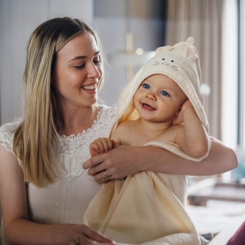 Ręcznik kąpielowy Babyono dla dzieci z kapturem hipoalergiczny 100x100 ecru