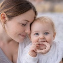 Gryzak sensoryczny BabyOno silikonowy na ząbkowanie do chłodzenia beżowy
