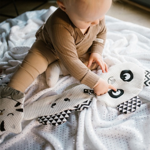 Przytulanka Babyono miękka kontrastowa szeleszcząca bawełniana panda 0+